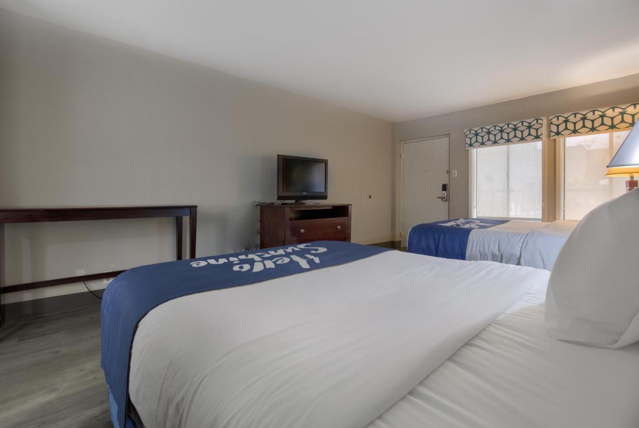 Days Inn By Wyndham Mobile I-65 Экстерьер фото