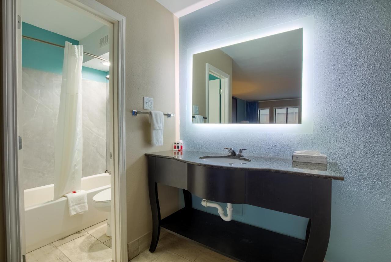 Days Inn By Wyndham Mobile I-65 Экстерьер фото
